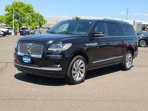 Infinite Black Metallic Clearcoat 2024 Lincoln Navigator Premiere