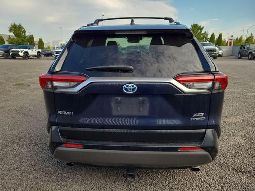2020 Toyota RAV4 Hybrid SE