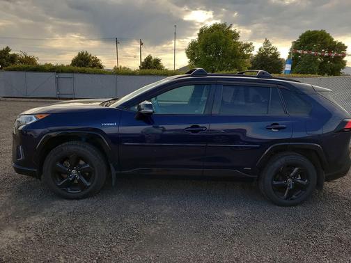 2020 Toyota RAV4 Hybrid SE