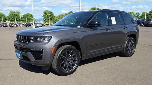 baltic gray metallic clearcoat 2026 Jeep Grand Cherokee Summit