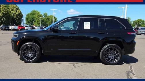 Diamond Black Crystal Pearlcoat 2026 Jeep Grand Cherokee Summit