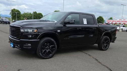 Diamond Black Crystal Pearlcoat 2026 RAM 1500 Laramie