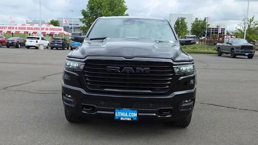 Diamond Black Crystal Pearlcoat 2026 RAM 1500 Laramie