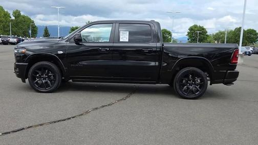 Diamond Black Crystal Pearlcoat 2026 RAM 1500 Laramie