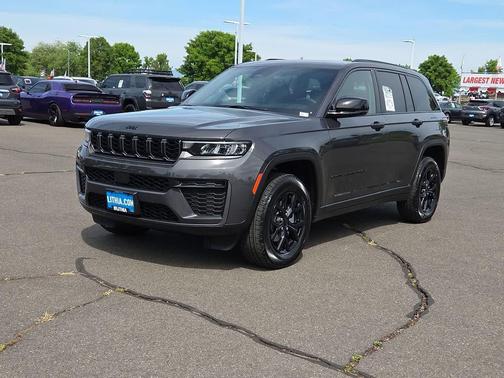 Baltic Gray Metallic Clearcoat 2026 Jeep Grand Cherokee Altitude