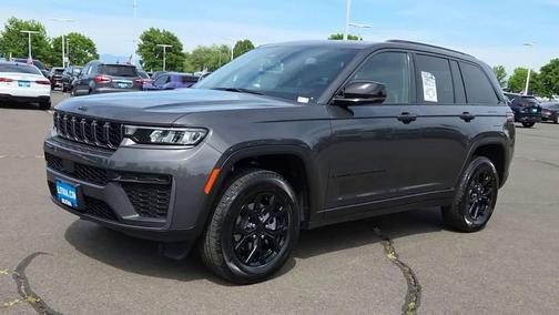 Baltic Gray Metallic Clearcoat 2026 Jeep Grand Cherokee Altitude