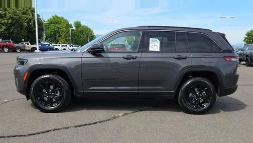 Baltic Gray Metallic Clearcoat 2026 Jeep Grand Cherokee Altitude