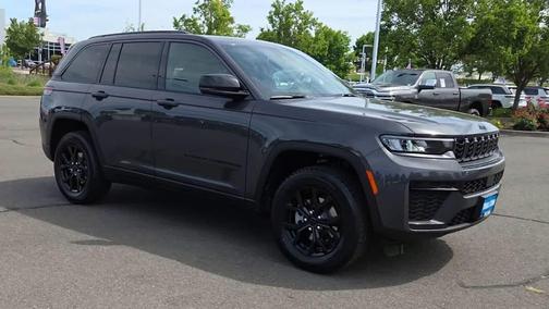 Baltic Gray Metallic Clearcoat 2026 Jeep Grand Cherokee Altitude
