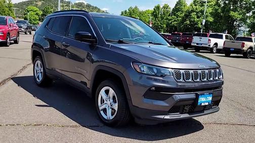 Granite Crystal Metallic Clearcoat 2023 Jeep Compass Latitude
