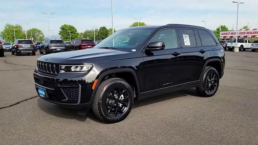 Diamond Black Crystal Pearlcoat 2026 Jeep Grand Cherokee Altitude