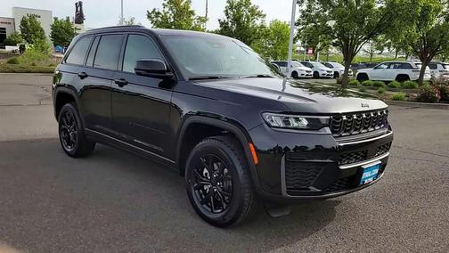 Diamond Black Crystal Pearlcoat 2026 Jeep Grand Cherokee Altitude