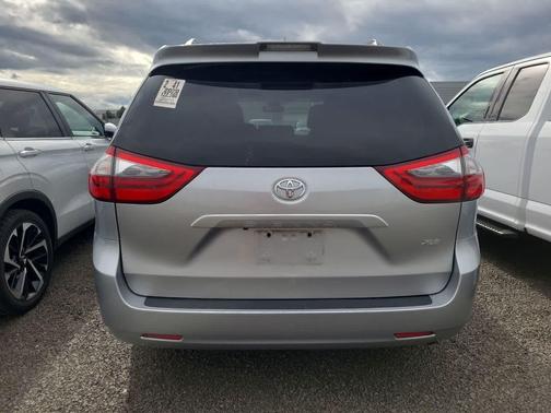2020 Toyota Sienna XLE