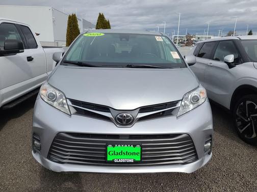2020 Toyota Sienna XLE