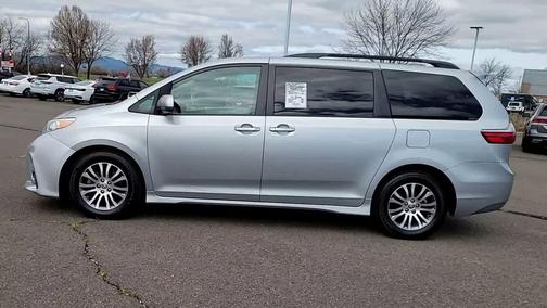 2020 Toyota Sienna XLE