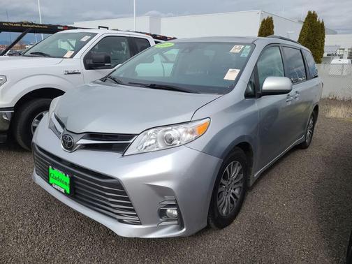 2020 Toyota Sienna XLE