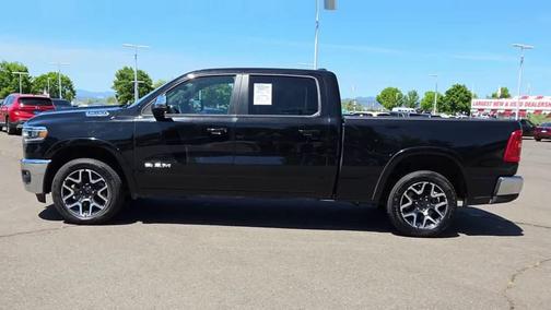 Diamond Black Crystal Pearlcoat 2025 RAM 1500 Laramie