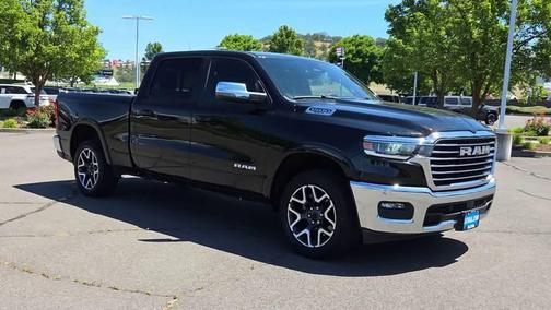 Diamond Black Crystal Pearlcoat 2025 RAM 1500 Laramie