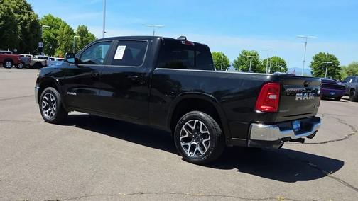 Diamond Black Crystal Pearlcoat 2025 RAM 1500 Laramie