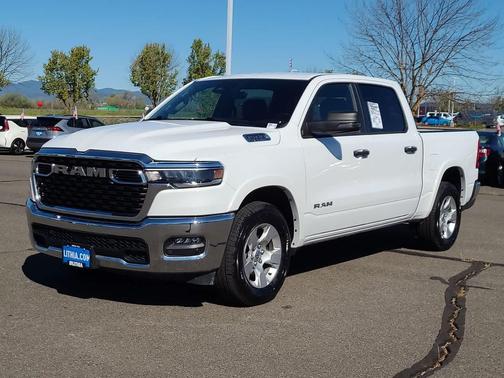 Bright White Clearcoat 2025 RAM 1500 Big Horn/Lone Star