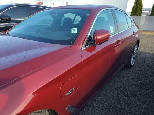 Aventurin Red Metallic 2023 BMW 530e Base