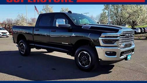 Diamond Black Crystal Pearlcoat 2026 RAM 2500 Laramie