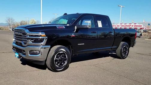 Diamond Black Crystal Pearlcoat 2026 RAM 2500 Laramie