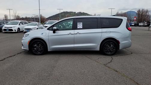 2023 Chrysler Pacifica Hybrid Touring L
