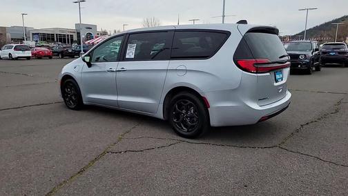 2023 Chrysler Pacifica Hybrid Touring L