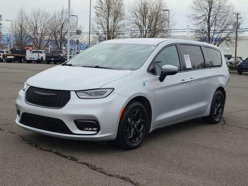 2023 Chrysler Pacifica Hybrid Touring L