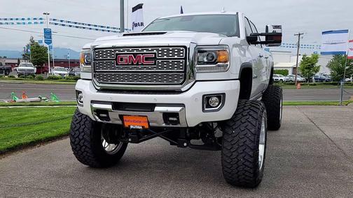 White Frost Tricoat 2019 GMC Sierra 2500 Denali