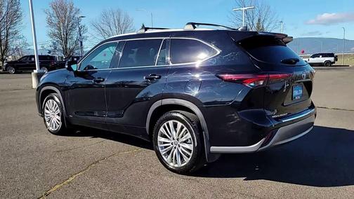 2024 Toyota Highlander Hybrid Platinum