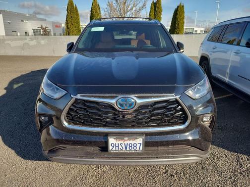 2024 Toyota Highlander Hybrid Platinum