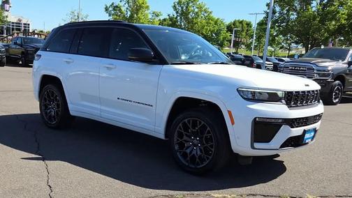 bright white clearcoat 2026 Jeep Grand Cherokee Summit