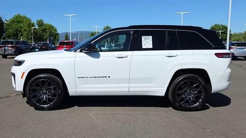 bright white clearcoat 2026 Jeep Grand Cherokee Summit