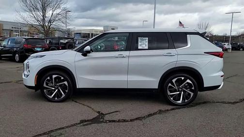 2024 Mitsubishi Outlander SE
