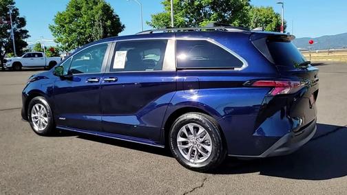 2021 Toyota Sienna XLE 7 Passenger
