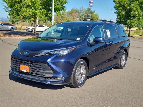 2021 Toyota Sienna XLE 7 Passenger