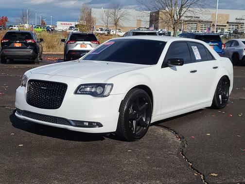 2018 Chrysler 300 S