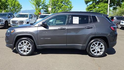 Granite Crystal Metallic Clearcoat 2023 Jeep Compass Latitude Lux