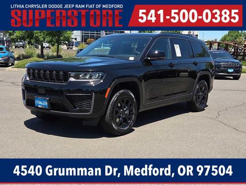 Diamond Black Crystal Pearlcoat 2026 Jeep Grand Cherokee L Laredo