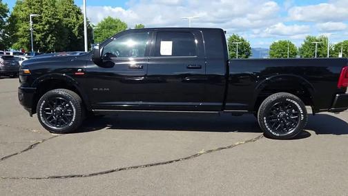 Diamond Black Crystal Pearlcoat 2026 RAM 2500 Limited
