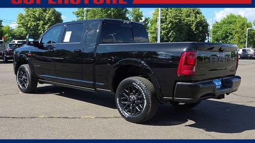 Diamond Black Crystal Pearlcoat 2026 RAM 2500 Limited
