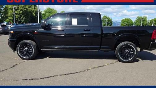 Diamond Black Crystal Pearlcoat 2026 RAM 2500 Limited