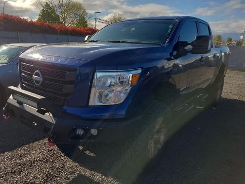2023 Nissan Titan SV