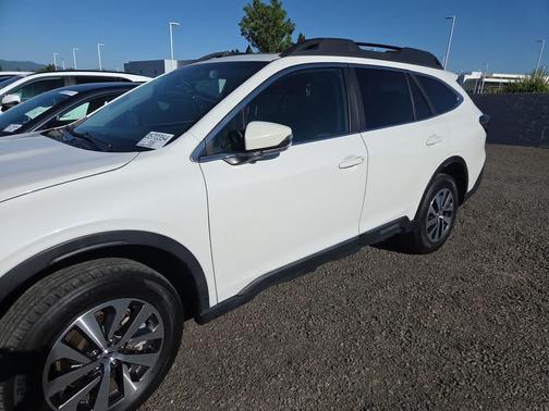Crystal White Pearl 2022 Subaru Outback Premium