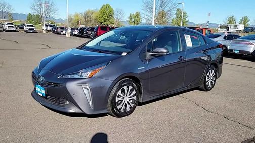 2022 Toyota Prius LE