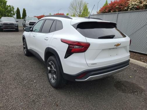 Summit White 2025 Chevrolet Trax LT