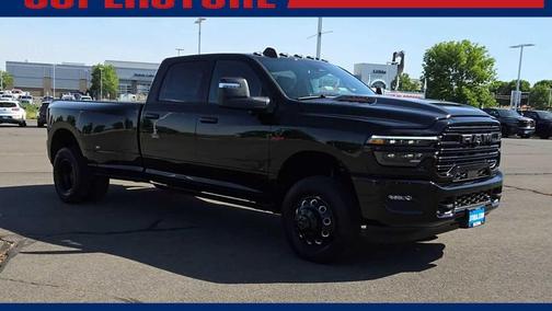 Diamond Black Crystal Pearlcoat 2026 RAM 3500 Laramie