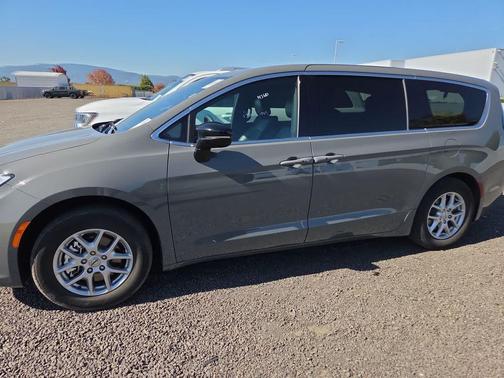 Ceramic Gray Clearcoat 2025 Chrysler Pacifica L