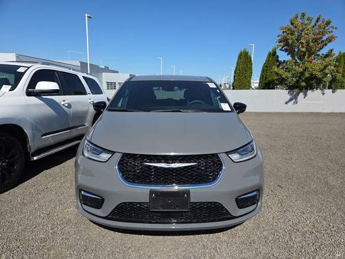 Ceramic Gray Clearcoat 2025 Chrysler Pacifica L